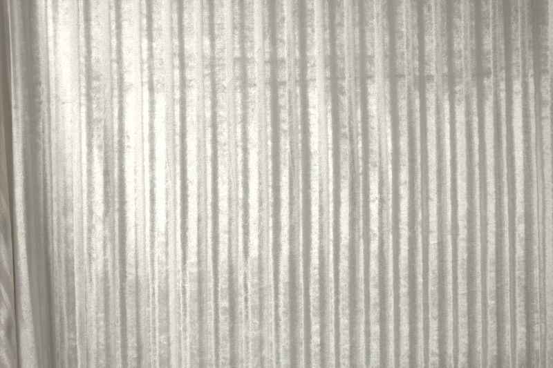 Shadow Stripe Crushed Tablecloth – White