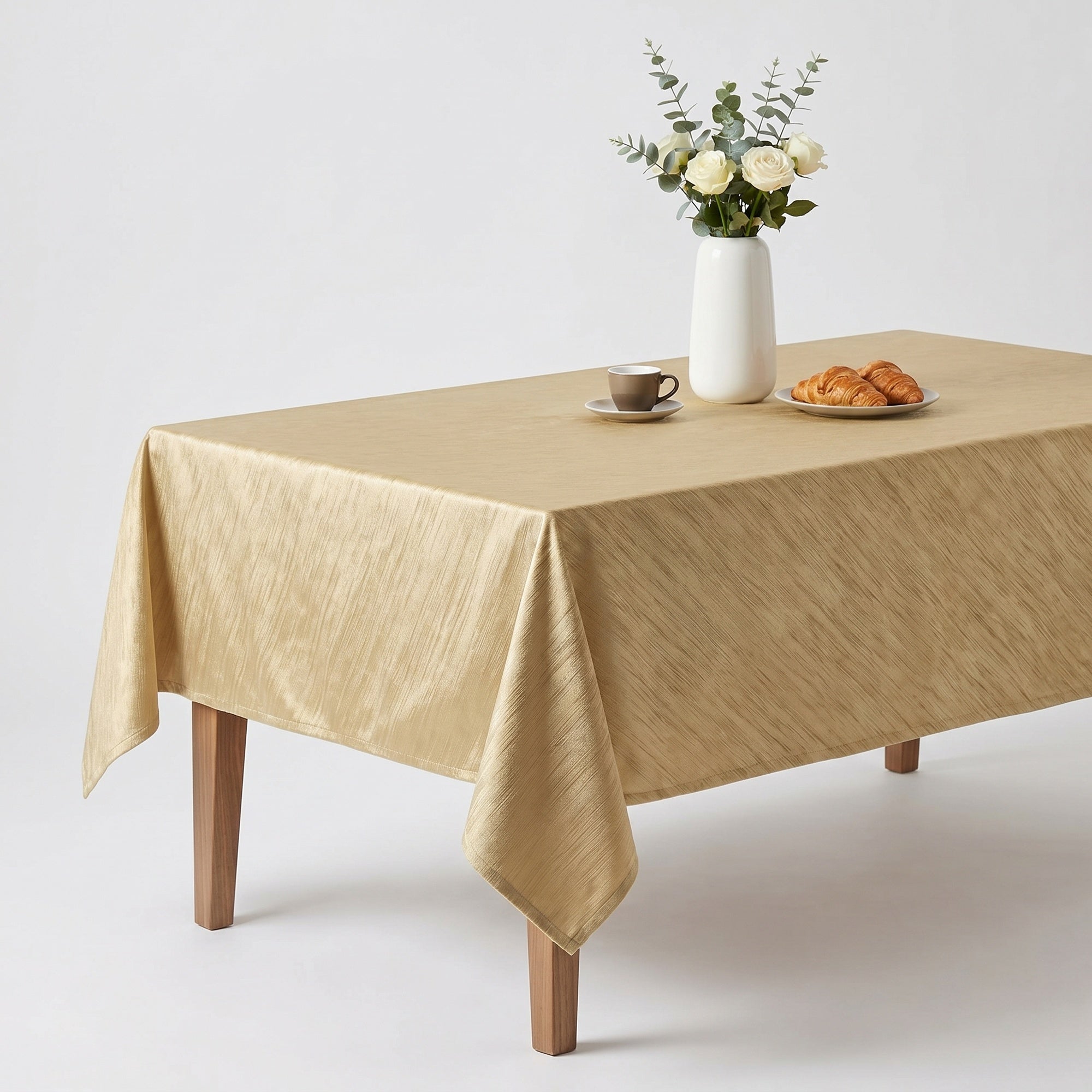 Veluxe gold tablecloth