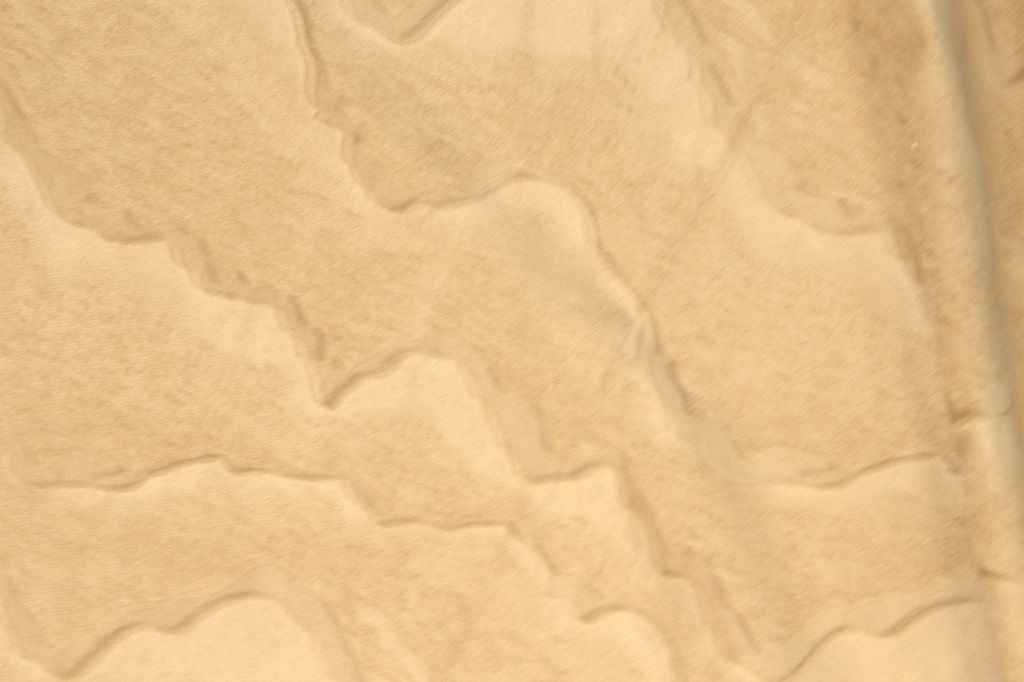 Celeste Velvet Tablecloth – Gold