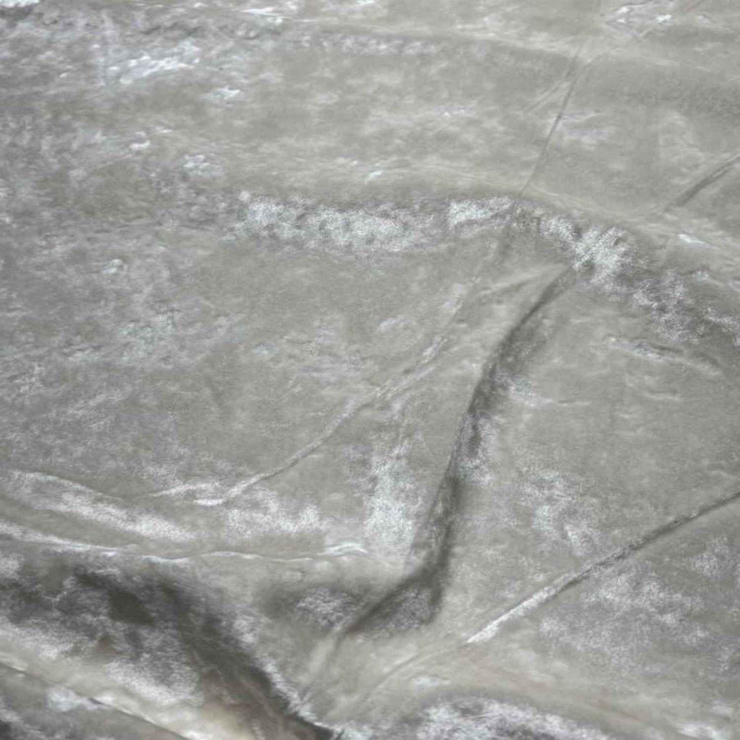 Riverdale Crushed Velvet - Tablecloth - Eggshell