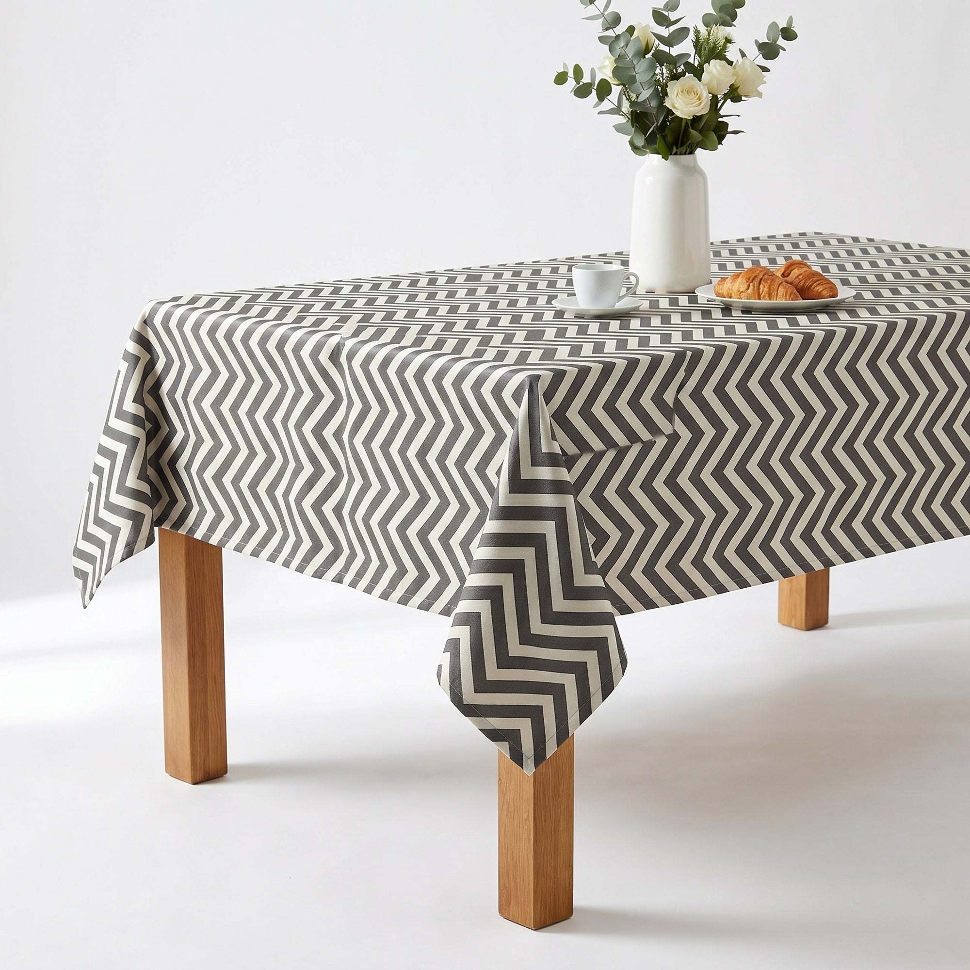 Rella Ebony Tablecloth