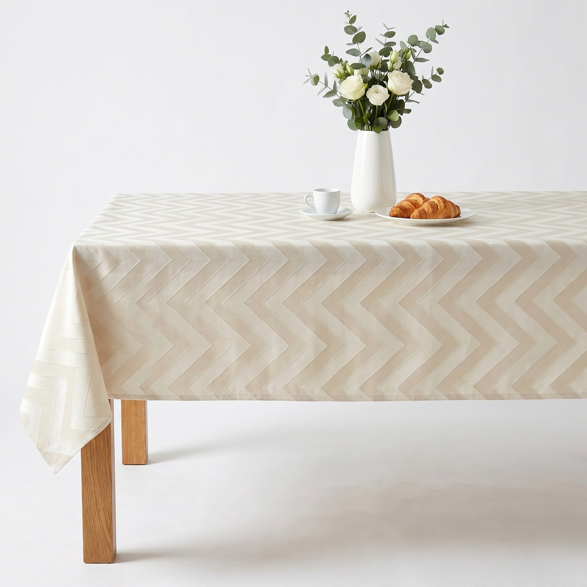 Rella White Tablecloth