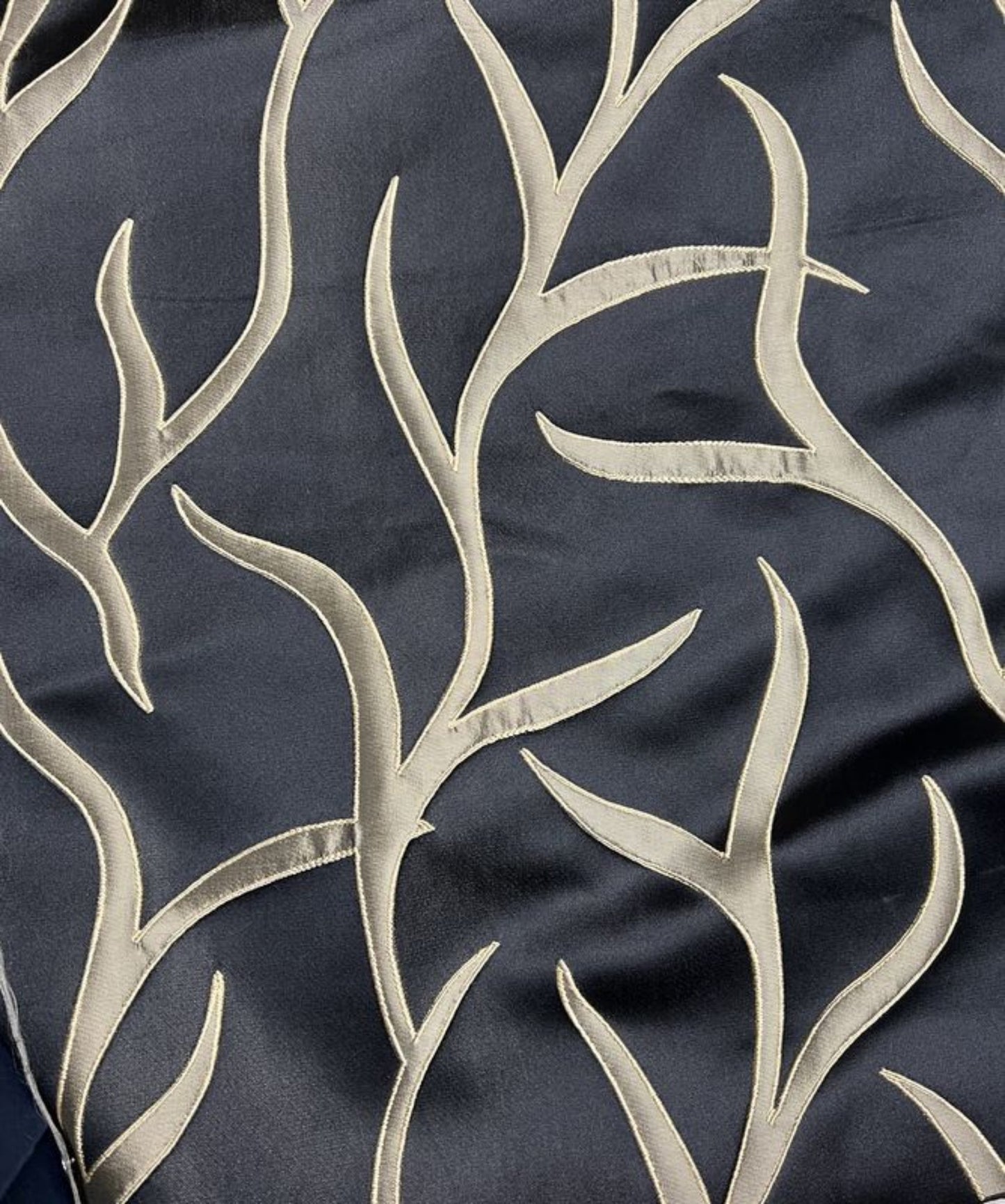 Vine tree Jacquard Tablecloth - Black